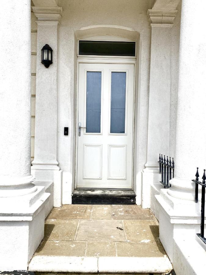 Stunning 2 Bed Apartment Sea Views And Parking Worthing Luaran gambar